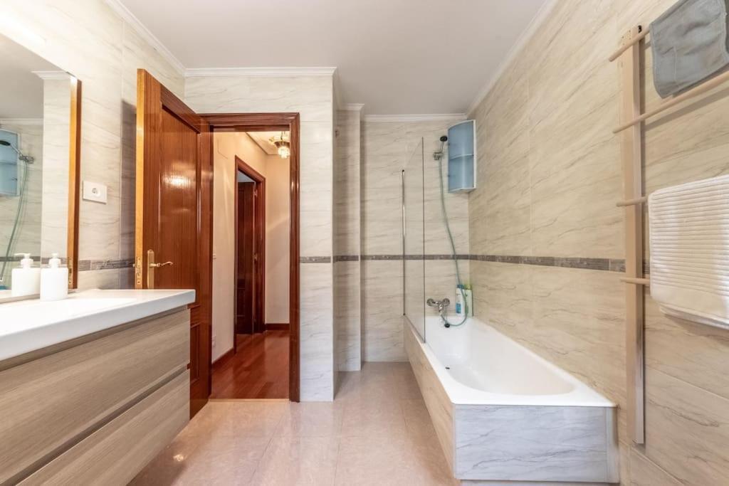 Acogedor Piso En Santurtzi .Parking Privado Apartamento Exterior foto